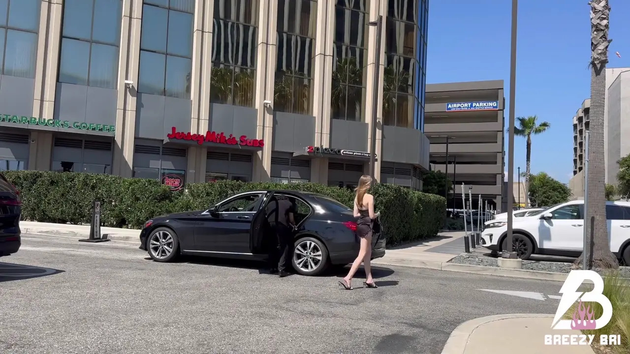 BreezyBriOfficial Gets Drilled By Her Bodyguard