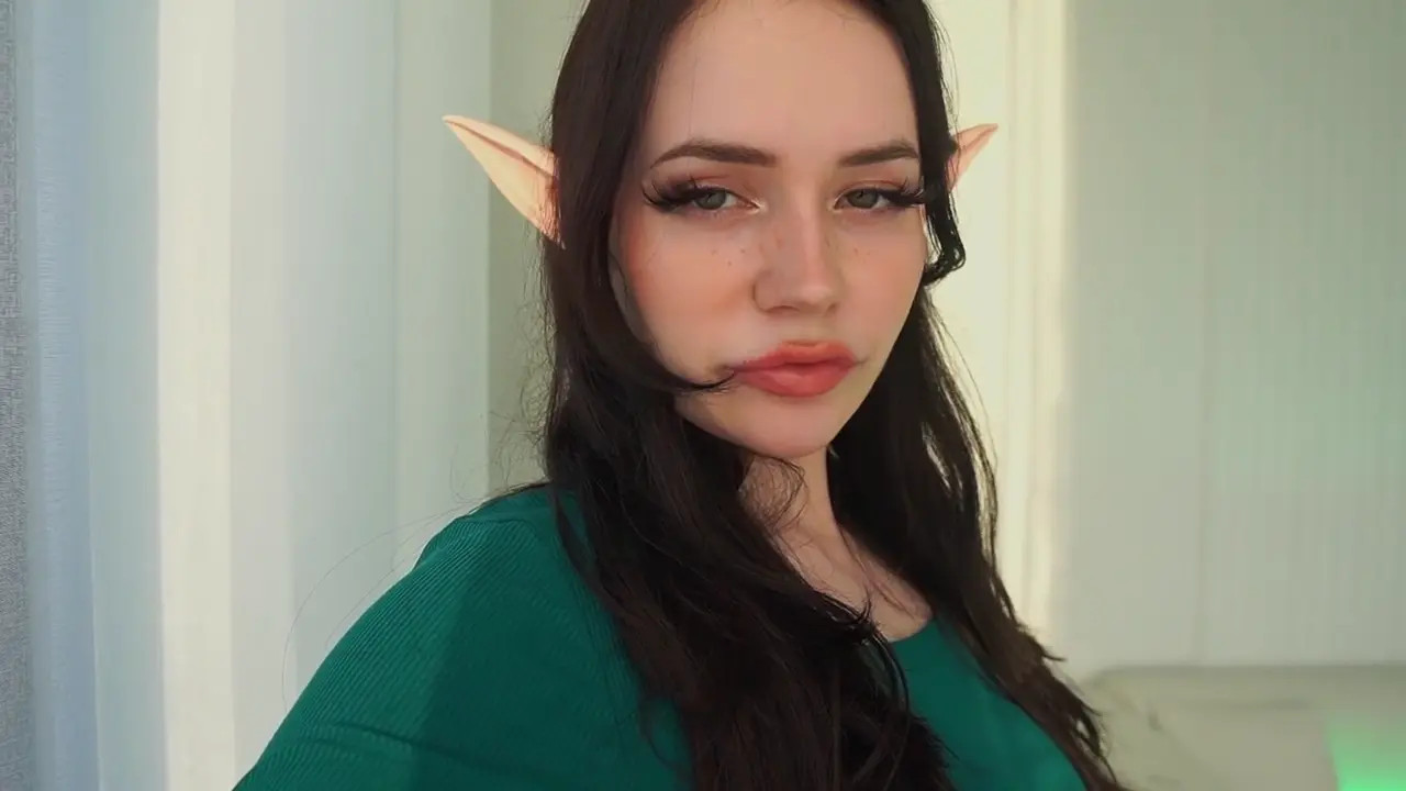 Missslily Shows Ahegao Face While Masturbating