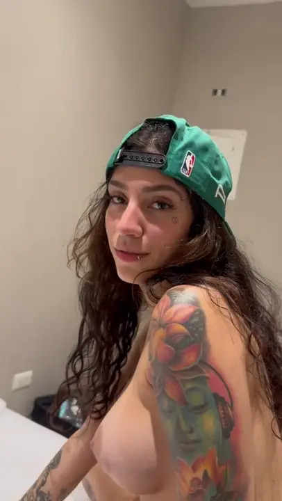Taysha Sativa Gets Fucked While Watching NBA