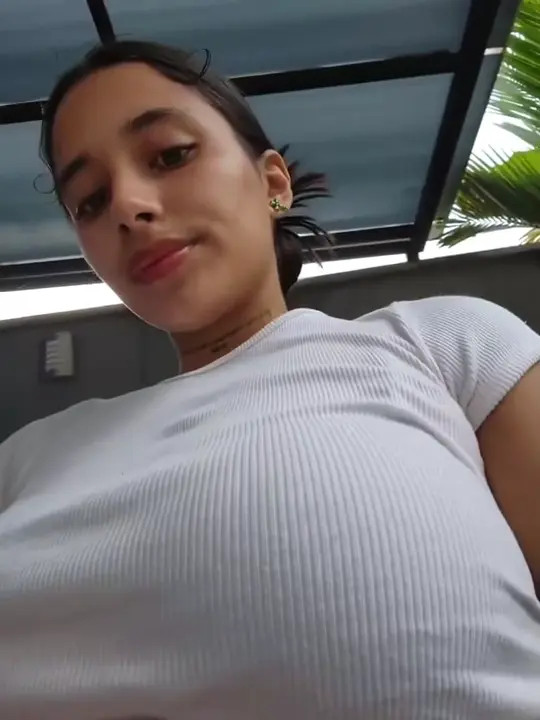 Lorena_Mcfly Gets Off On Two Vibrators At Once