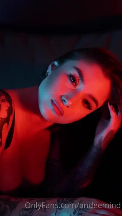 Andeemind Showcases Her Figure