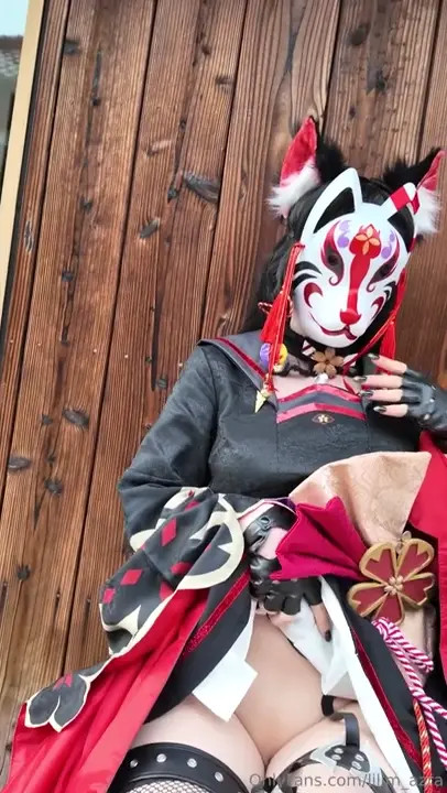 Komachi Masturbates In Kosaka Wakamo Cosplay