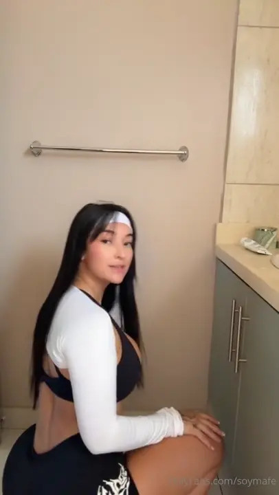 SoyMafe Pleasures Her Pussy In The Shower