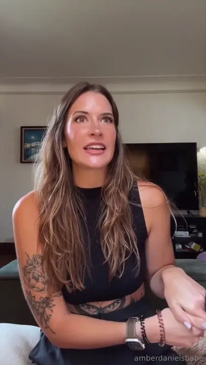 Amberdanielsbabe Gives A Sex Education JOI While Rubbing Her Clit