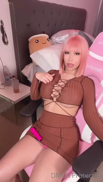 Keerakawaii Uses Vibrator In Sexy Outfit