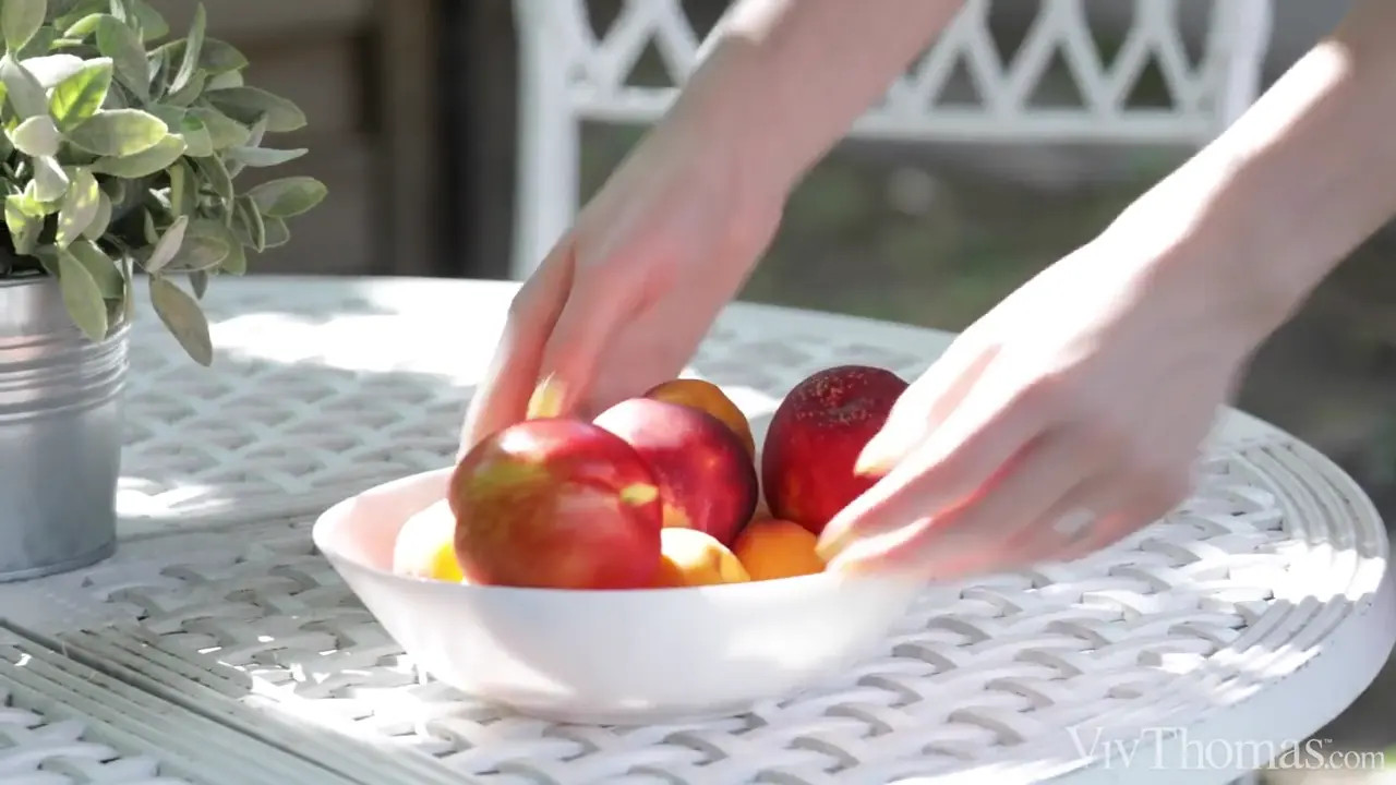 Cunnilingus With Amalia Davis And Julia Morozzi - ePornLeak