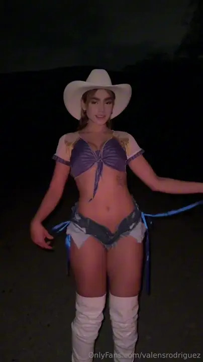 Cowgirl Valentina Rodriguez Stripts And Twerks Outside
