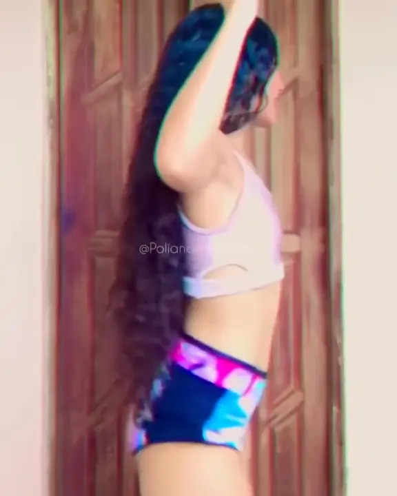 Polianaarapiraca Twerks In Booty Shorts