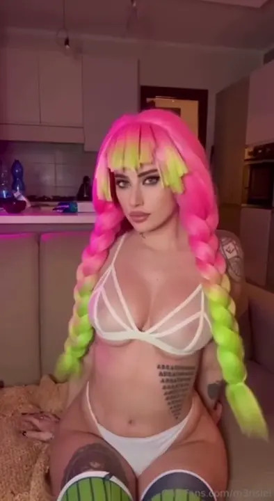 M3risiel Shows Off Her Pretty Ass And Tits