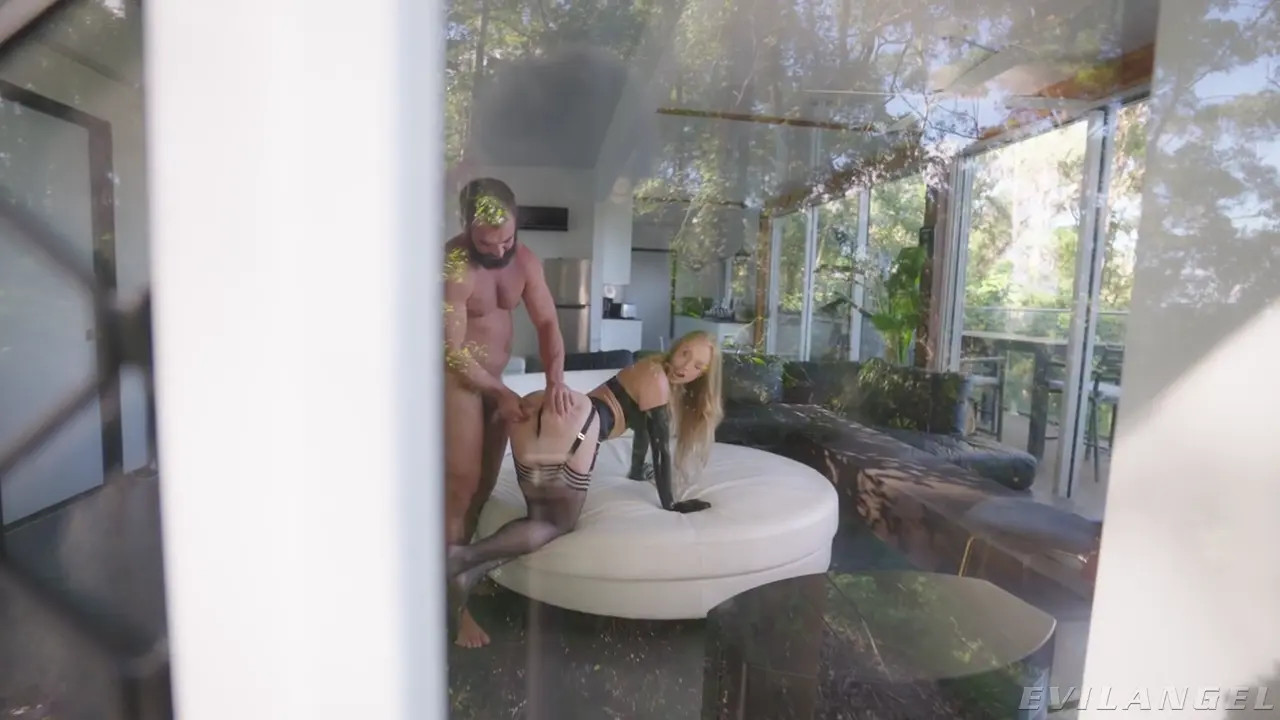 ScarletChase Gets Creampied After A Sloppy Blowjob - ePornLeak