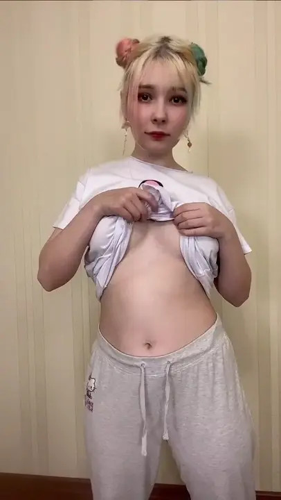 Kittie_Meo Undresses And Teases Her Body