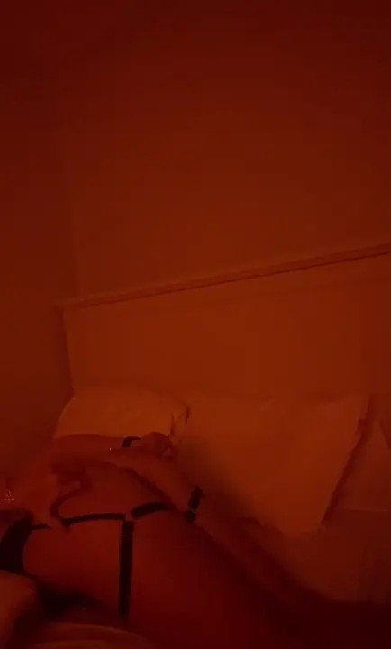 GeorgiaBear_ Plays With Her Clits