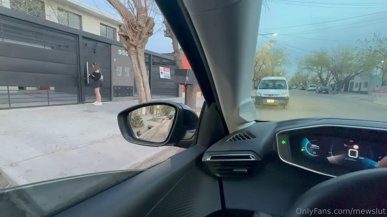 MewSlut Gives A Complete Girlfriend Experience