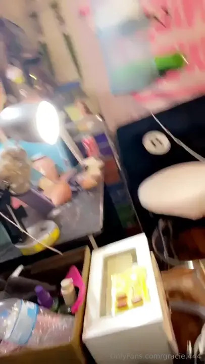 Gracie.444 Masturbates With Her Fingers