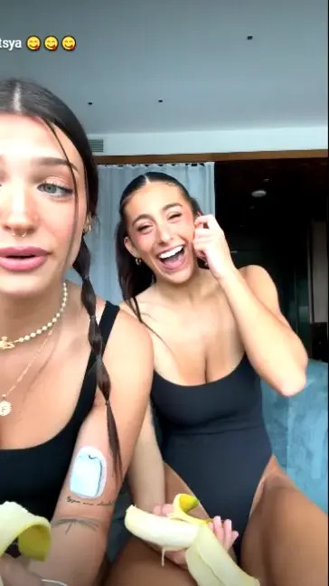 Ari Kytsya And Baylee Adami Sucks And Jacks Off A Dildo