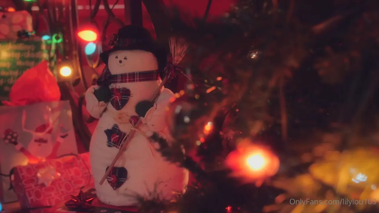 Lily Lou's Christmas JOI And Masturbation - ePornLeak