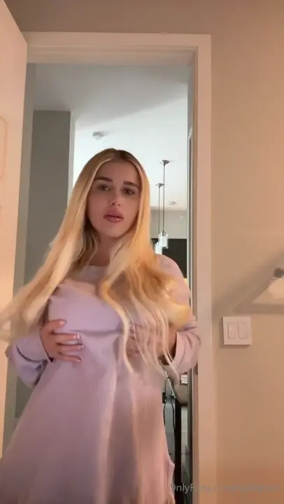 Kaiitllyn Flaunts And Presses Her Titties - ePornLeak