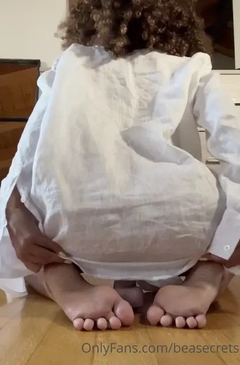 Beatrice Segreti Rides Her Dildo On The Floor
