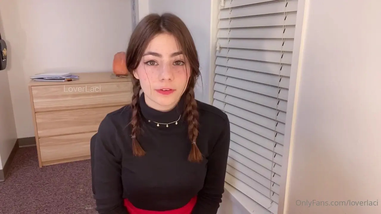 Laci Witton Inserts Ballpens In Her Butthole - ePornLeak