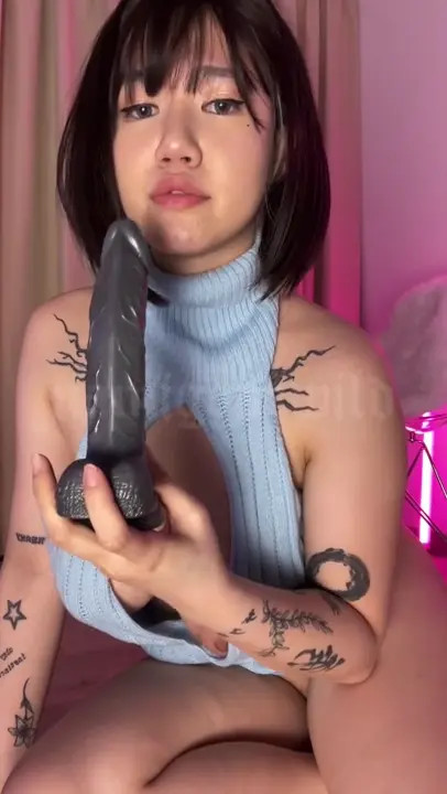 Namigonewild Sucks Her Dildo & Rides It 'Till She Squirts - ePornLeak