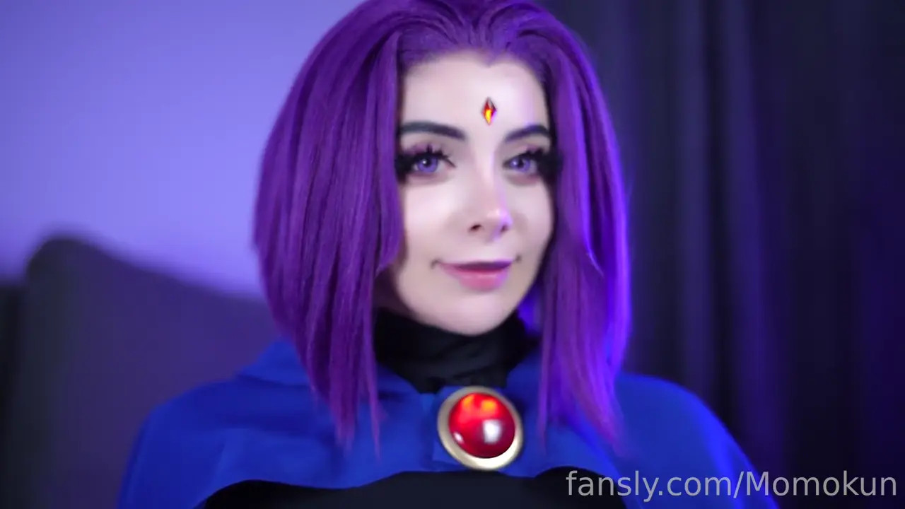 Raven Momokun Pumps Her Holes With A Horse Dildo 'Till She Squirts