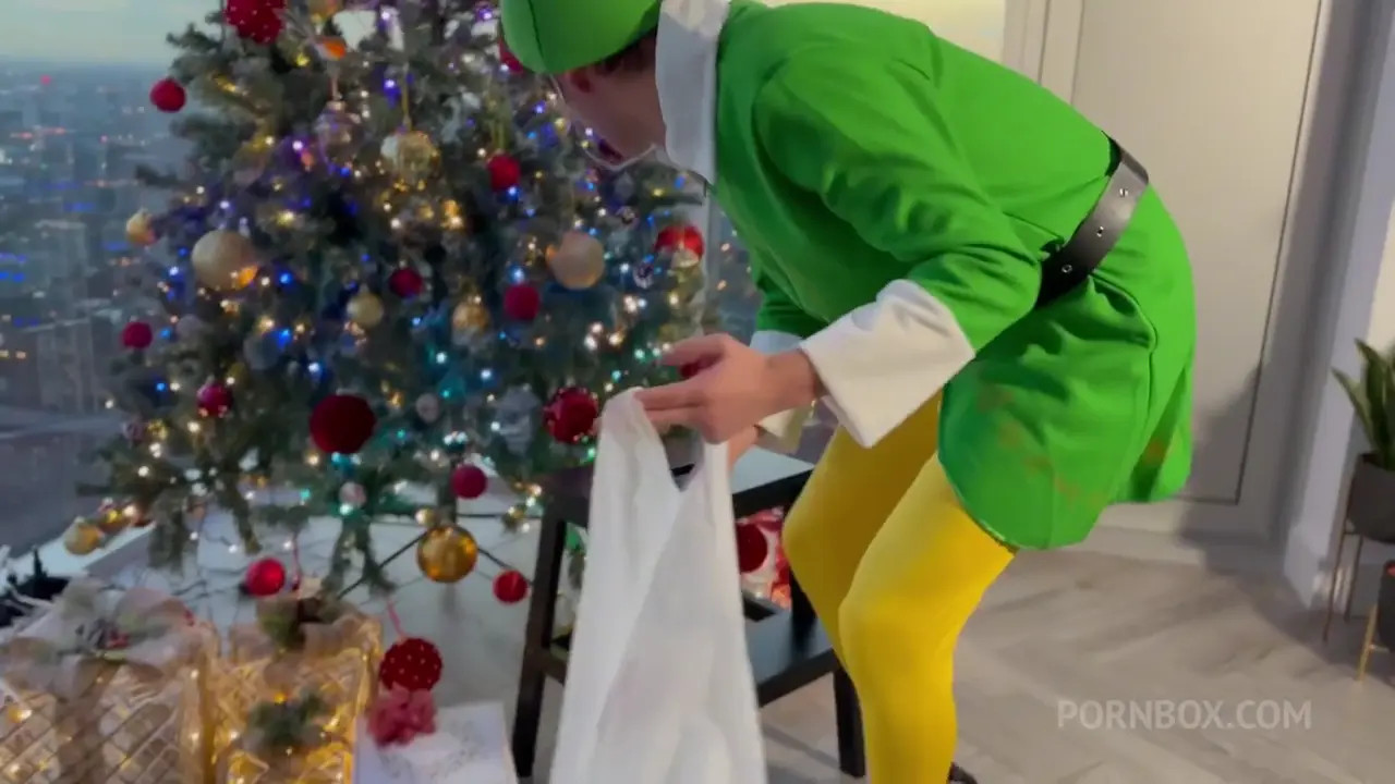 Aaliyah Yasin & Yasmina Khan's Christmas Threesome