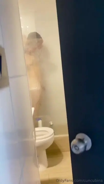 Perverted Cuncubina Gets Both Her Holes Fucked