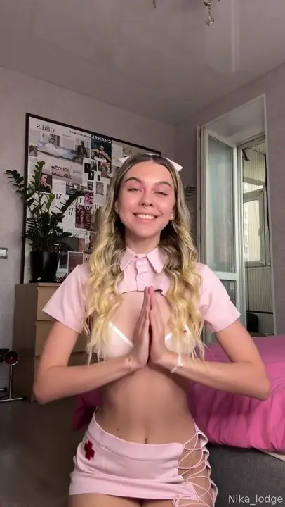 Nika_lodge Fingers Her Pussy 'Till She Cums