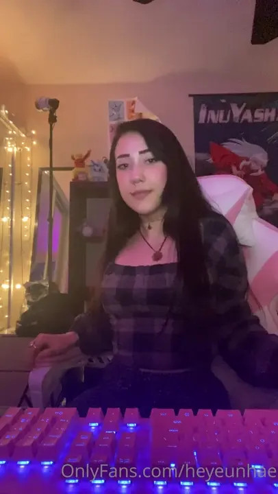 HeyEunhae Masturbates On A Gaming Chair