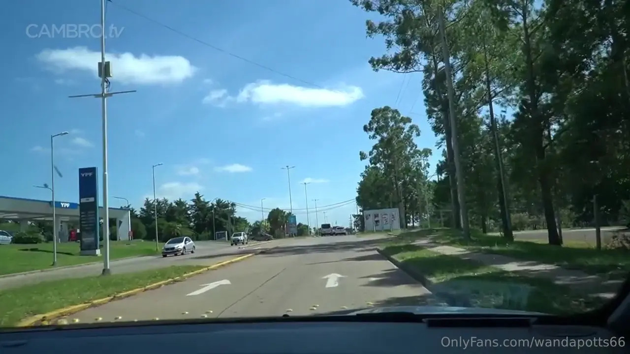Wandapottss Gets Out Of The Car To Have Sex