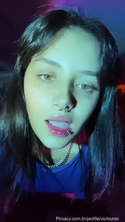 VicLouren Flaunts Her Sexy Body