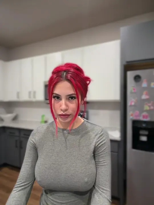 ShaareBaare Fucks Herself On The Couch