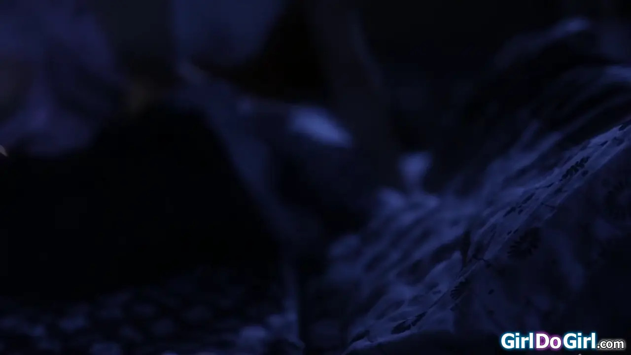 Jenna Sativa Has Sex With Santa Lexi Belle