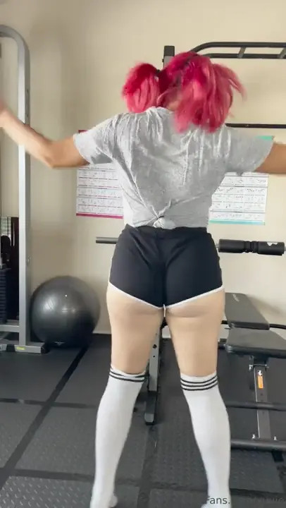 Yuuie's Sexy Strerching And Workout