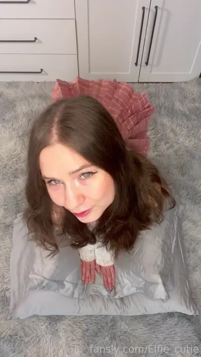 Elfie Cutie's Close Up Masturbation & Orgasm