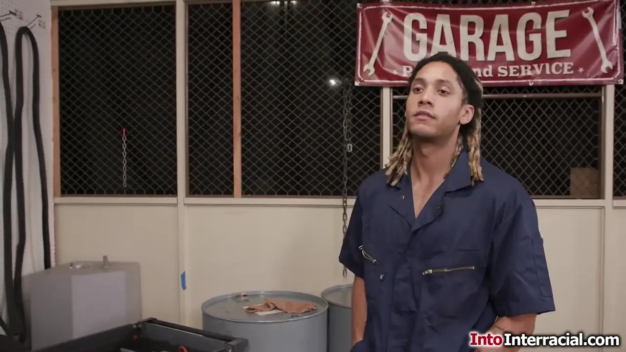 Whoisclaireroos Gets Fucked On Top Of A Car - ePornLeak