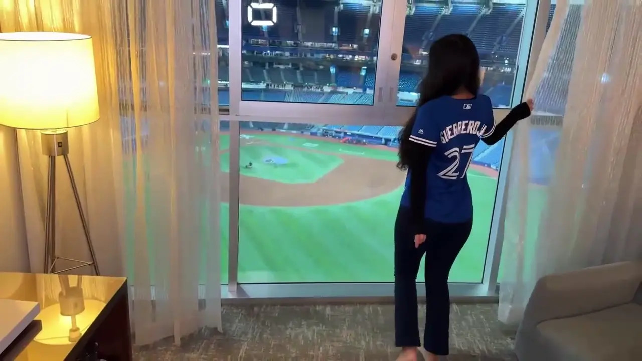 Hayleyxyz Gets Fucked In The Stadium Hotel