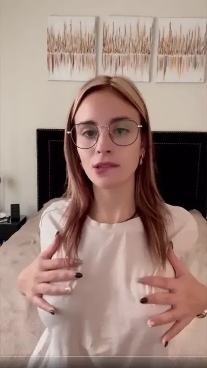 BritneyBabe11 Rides Her Dildo