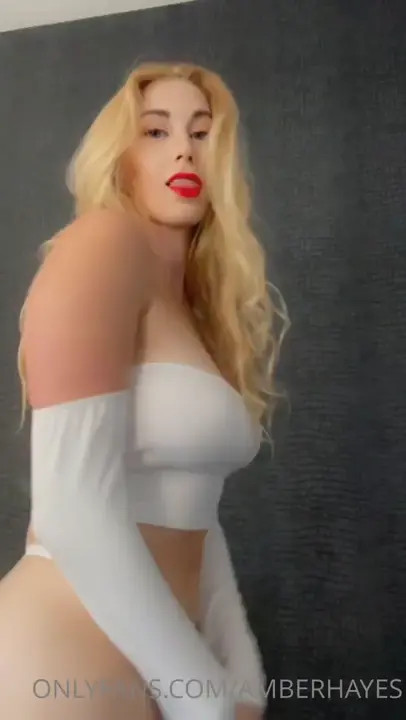 Amber Hayes Shows Off Her Sexy Hot Body