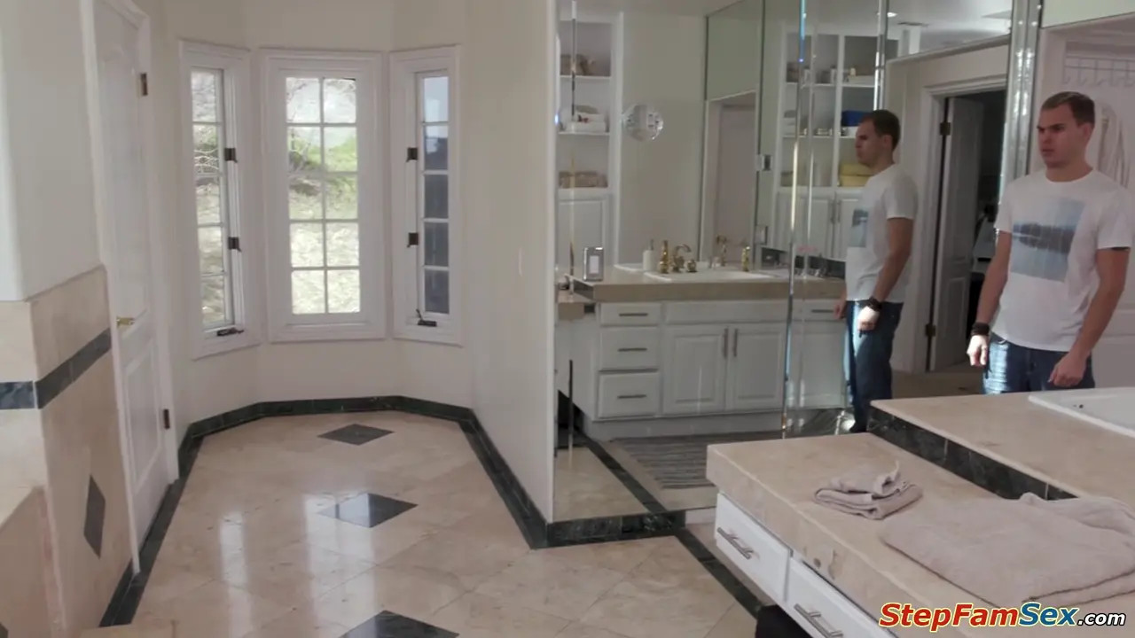 PristineEdgeXXX Gets Eaten Out And Fucked Anal