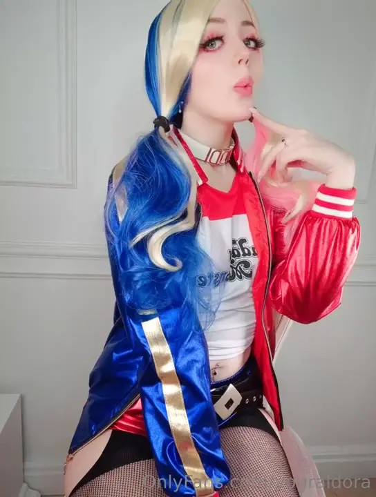 Youraldora Masturbates As Harley Quinn