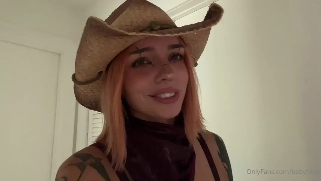 Cowgirl BabyFooji Rides A Dildo Like A Pro