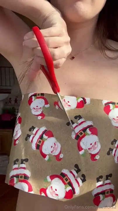 Haesicks Unwraps Her Titties