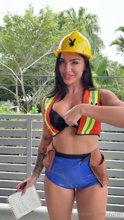 Construction Worker Emjayplays Gets Paid With Sex