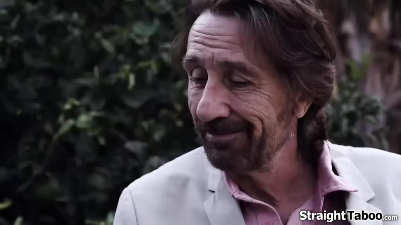 Aidenashleyofficial Enjoys A Threesome - ePornLeak