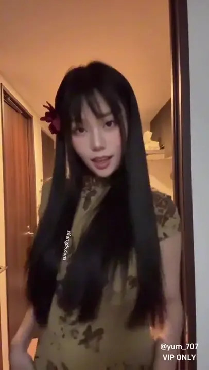 Yum_707 Undresses While Dancing