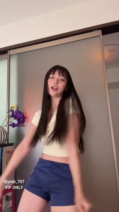 Yum_707 Strips & Dances To The Beat