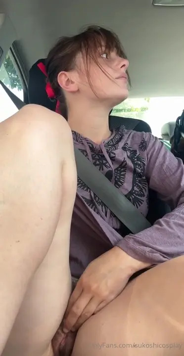 Sukoshicosplay's Risky Car Masturbation