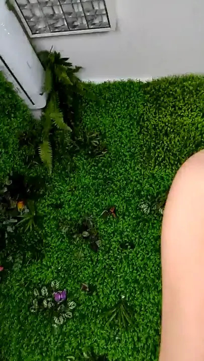 Valentina Nappi Masturbates On A Live Stream