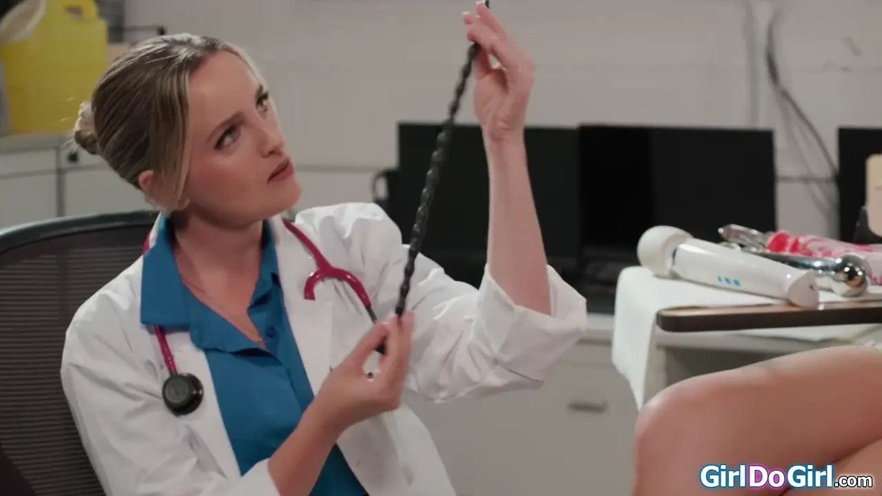 Charlie Forde Plays With Vanessa Vega And Lilith Grace's Pussy - ePornLeak